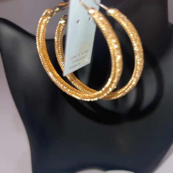 NWOT Gold Tone Hoop Earrings With Rhinestone Accents - Picture 5 of 6
